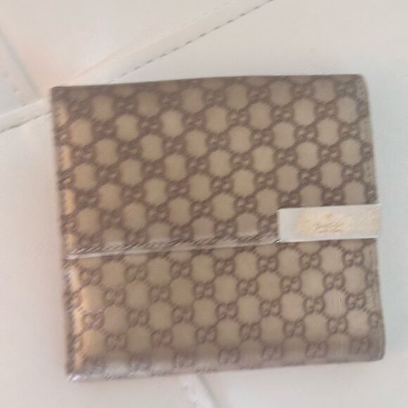 Vintage GUCCI W Hook Purse made from Gutchishima leather with a dust bag. - Picture 5 of 10